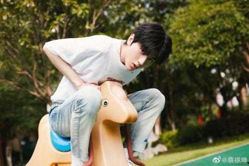 蔡徐坤娱乐吃瓜图片,揭秘明星幕后生活